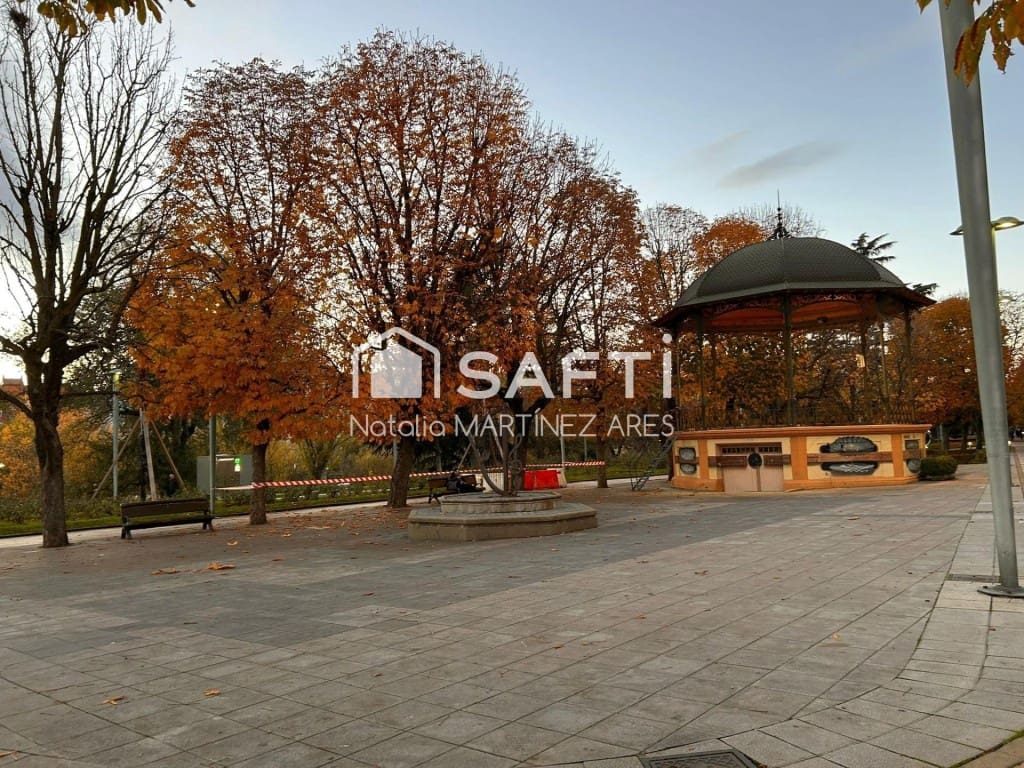 3 bedroom Apartment for sale in Leon city - € 230,000 (Ref: 9595803)