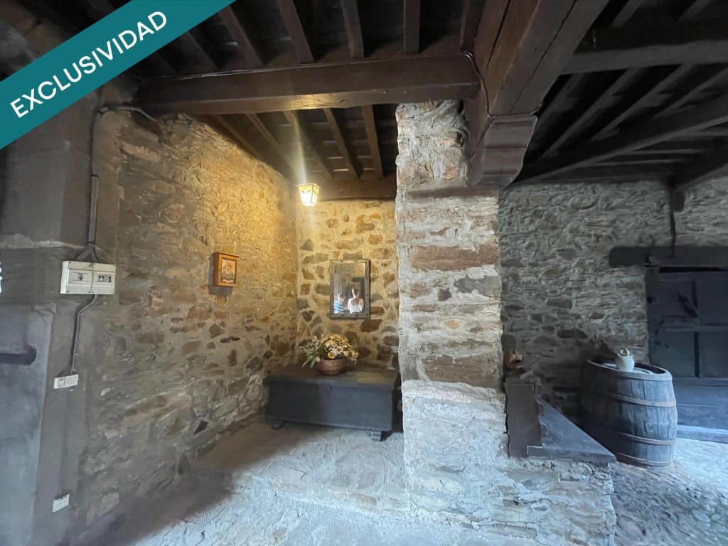 5 bedroom Finca/Country House for sale in San Esteban de Valdueza - € 210,000 (Ref: 9595807)