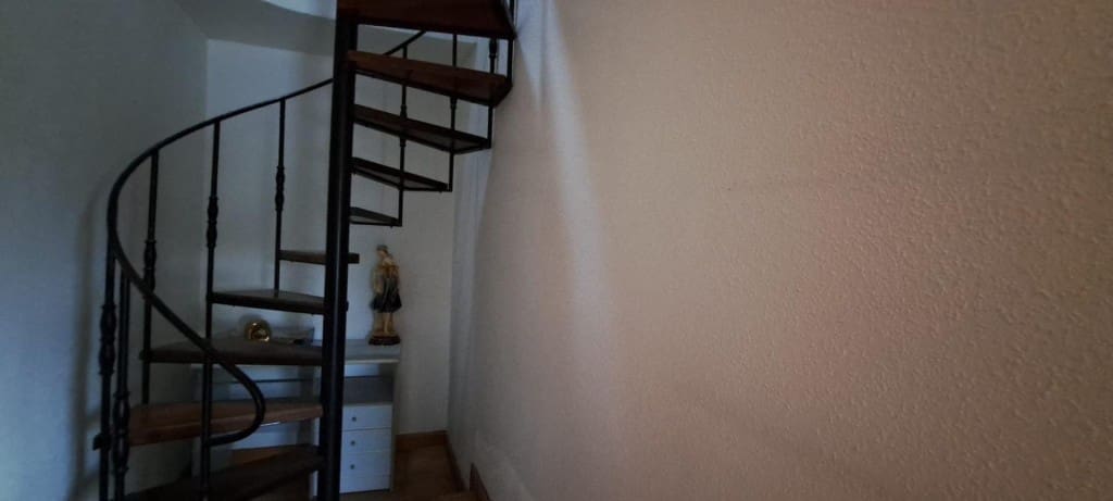 5 soverom Rekkehus til salgs i Ponferrada med garasje - € 230 000 (Ref: 9595808)