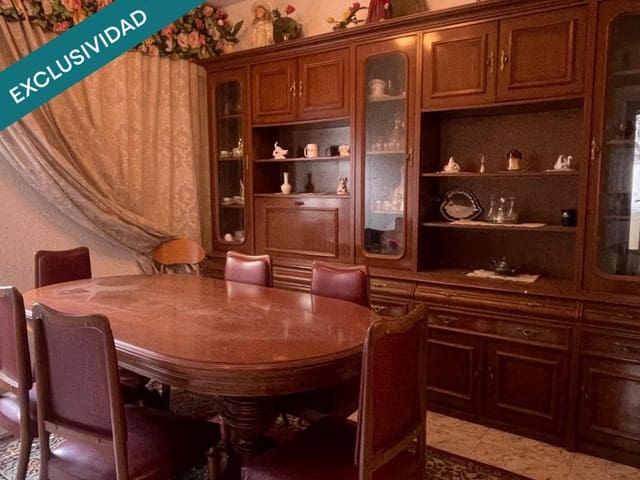 3 slaapkamer Rijtjeshuis te koop in Ponferrada - € 69.000 (Ref: 9595810)