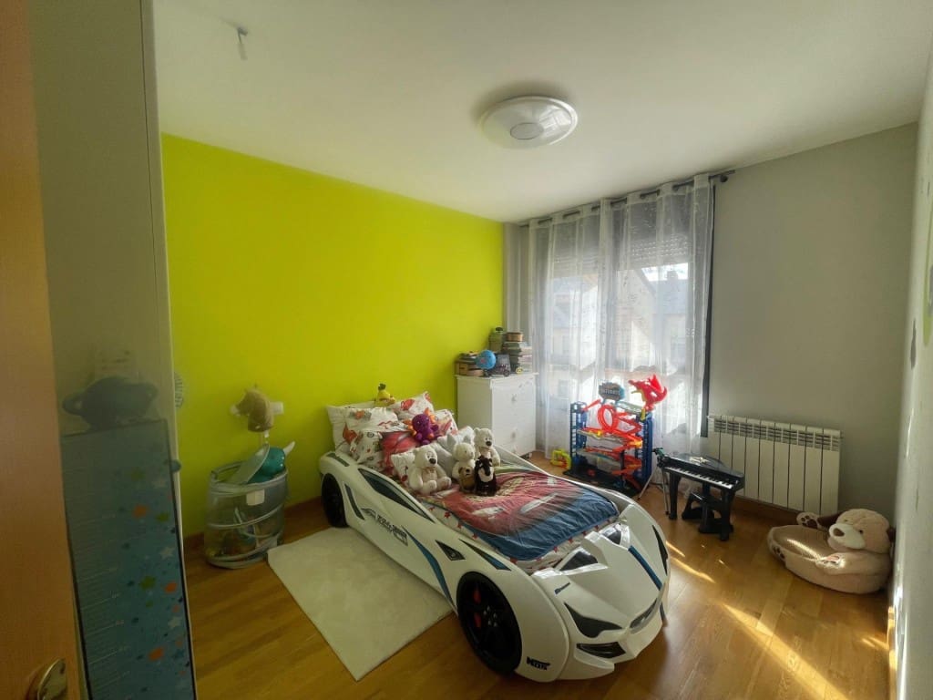 4 soverom Rekkehus til salgs i Ponferrada med svømmebasseng garasje - € 375 000 (Ref: 9595811)