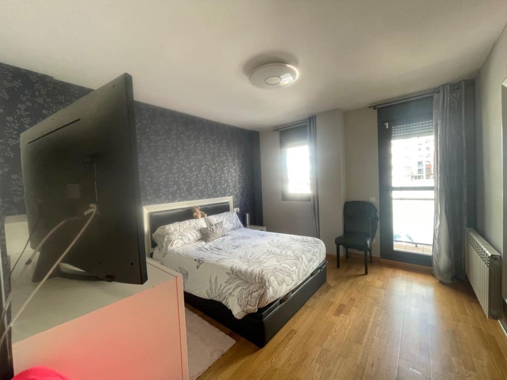 4 soverom Rekkehus til salgs i Ponferrada med svømmebasseng garasje - € 375 000 (Ref: 9595811)