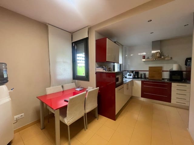 4 soverom Rekkehus til salgs i Ponferrada med svømmebasseng garasje - € 375 000 (Ref: 9595811)