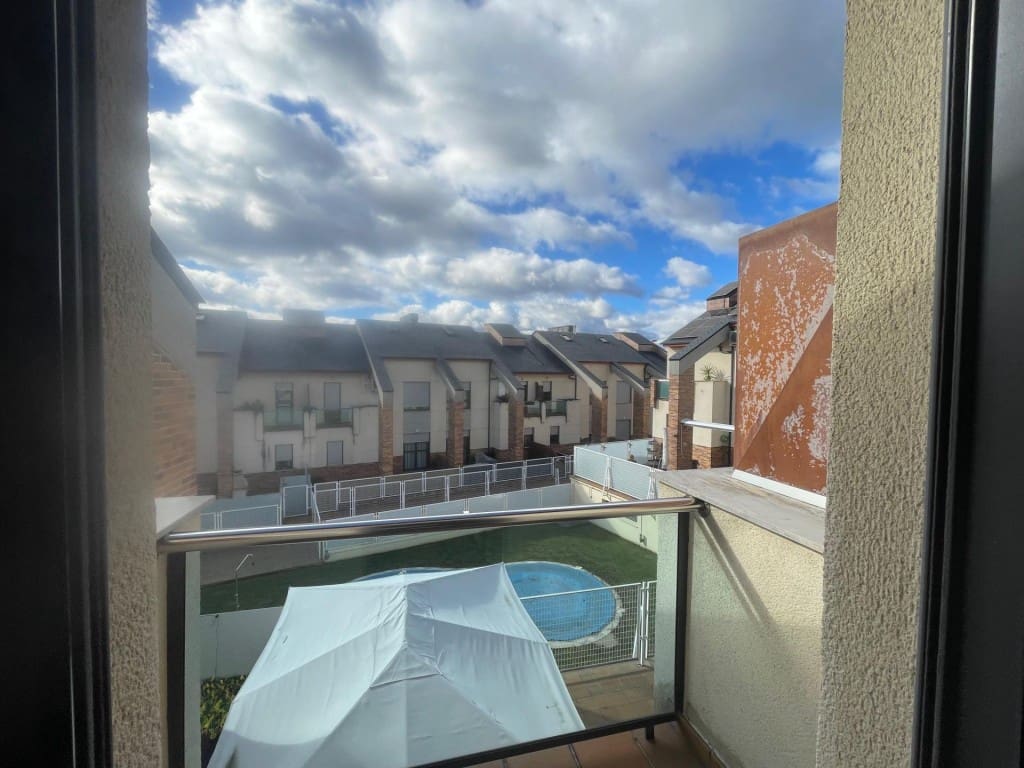 4 soverom Rekkehus til salgs i Ponferrada med svømmebasseng garasje - € 375 000 (Ref: 9595811)