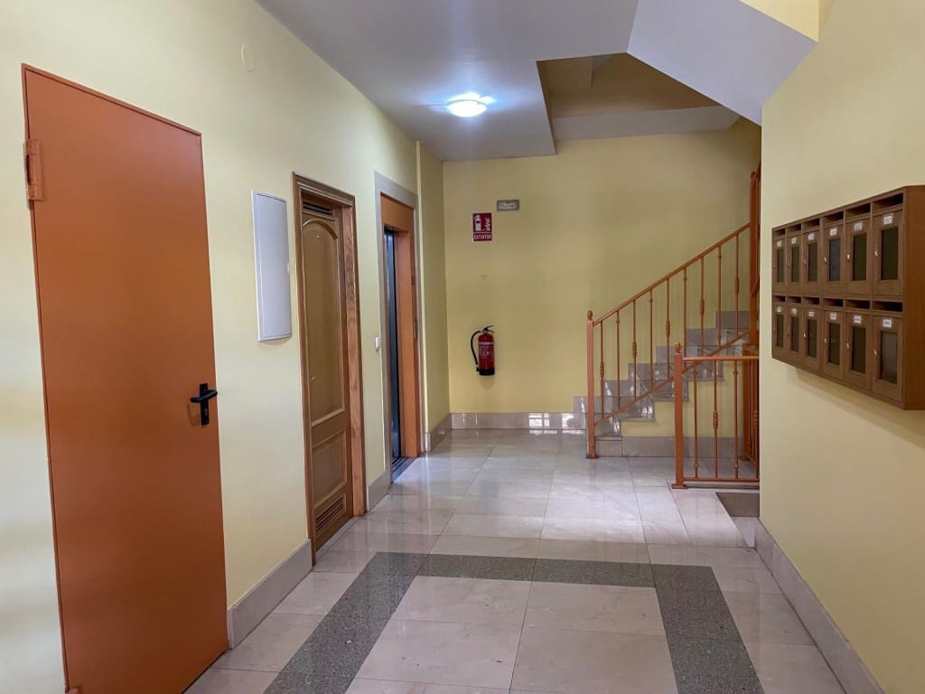 2 bedroom Apartment for sale in Ponferrada - € 220,000 (Ref: 9595812)