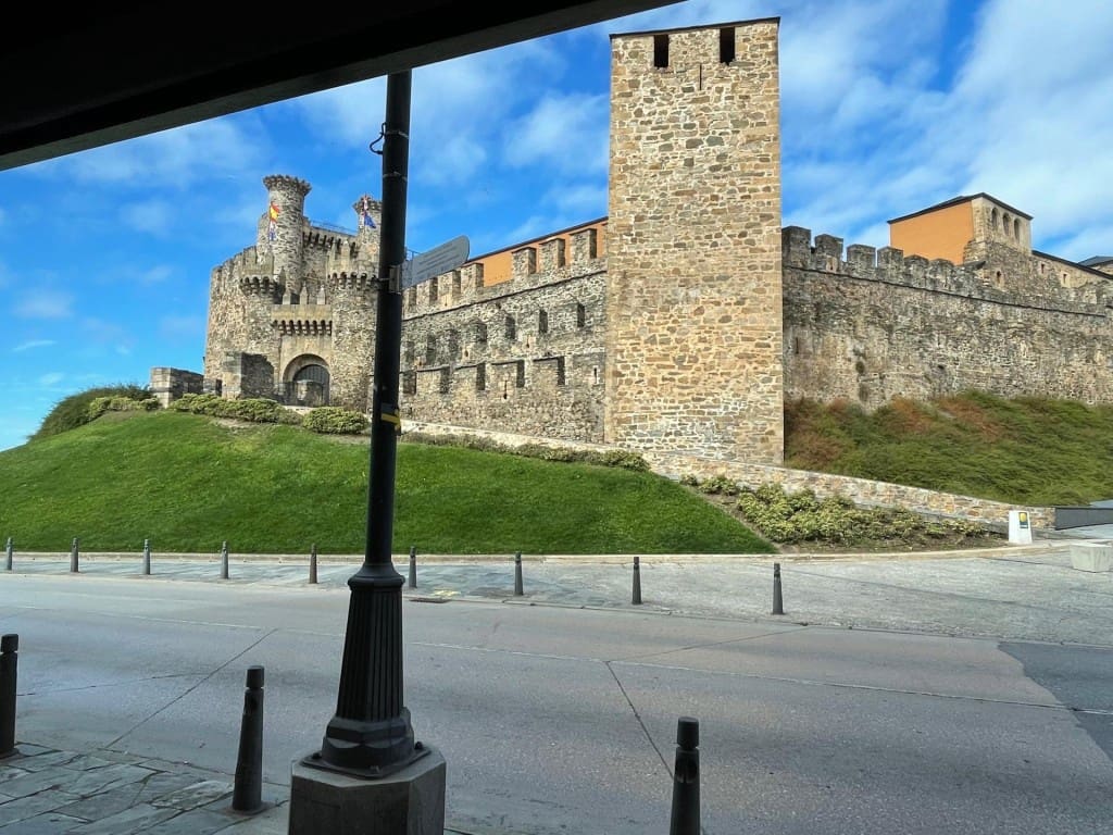 2 bedroom Apartment for sale in Ponferrada - € 220,000 (Ref: 9595812)