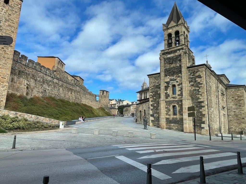 2 bedroom Apartment for sale in Ponferrada - € 220,000 (Ref: 9595812)