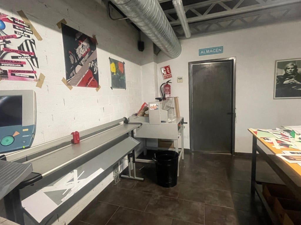 Commercieel te huur in Ponferrada - € 1.000 (Ref: 9595813)