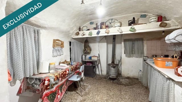 3 Zimmer Villa zu verkaufen in Pinoso mit Garage - 59.900 € (Ref: 9595837)