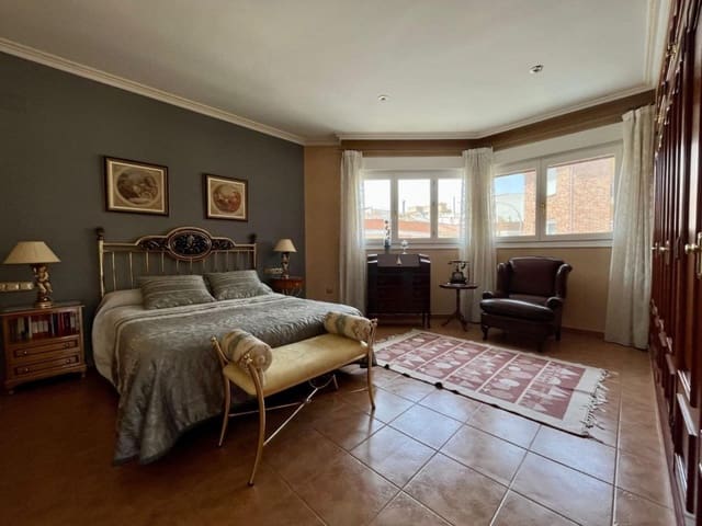 4 bedroom Villa for sale in Sax with pool garage - € 380,000 (Ref: 9595839)