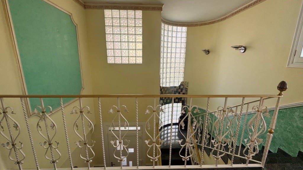 4 bedroom Villa for sale in Sax with pool garage - € 380,000 (Ref: 9595839)