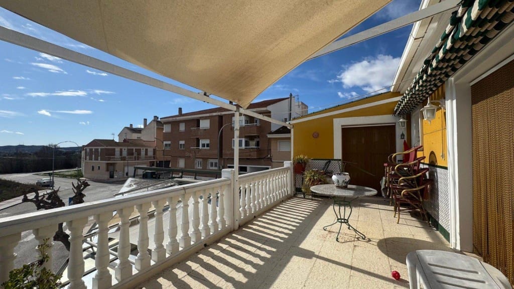 4 bedroom Villa for sale in Sax with pool garage - € 380,000 (Ref: 9595839)