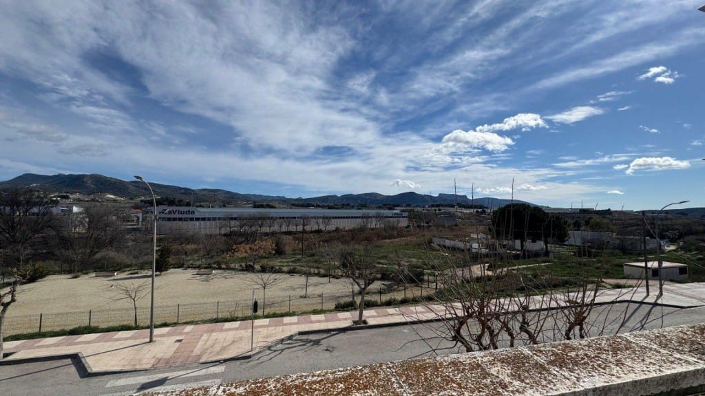 4 bedroom Villa for sale in Sax with pool garage - € 380,000 (Ref: 9595839)