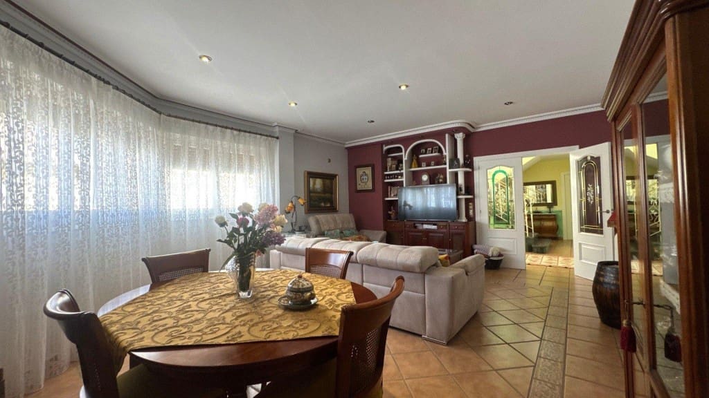 4 bedroom Villa for sale in Sax with pool garage - € 380,000 (Ref: 9595839)