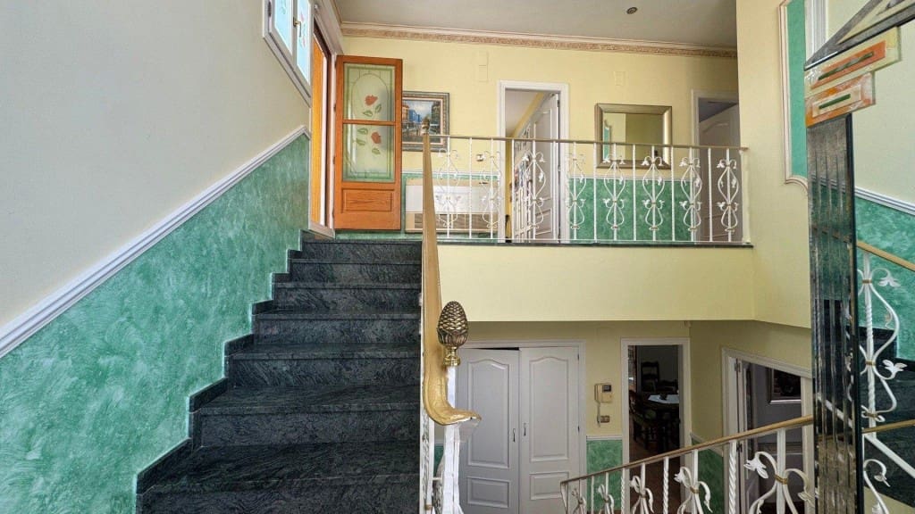 4 bedroom Villa for sale in Sax with pool garage - € 380,000 (Ref: 9595839)