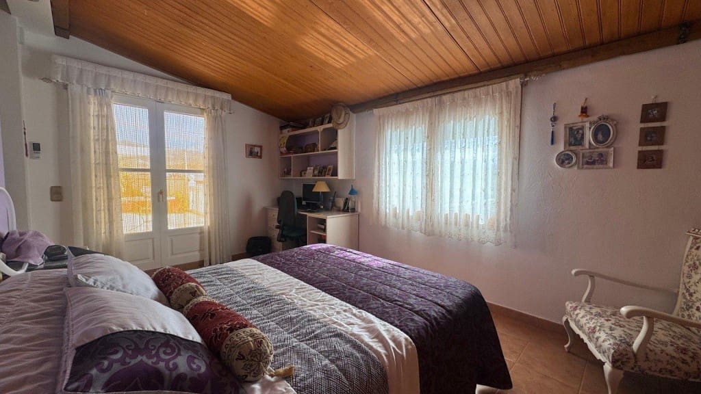 4 bedroom Villa for sale in Sax with pool garage - € 380,000 (Ref: 9595839)