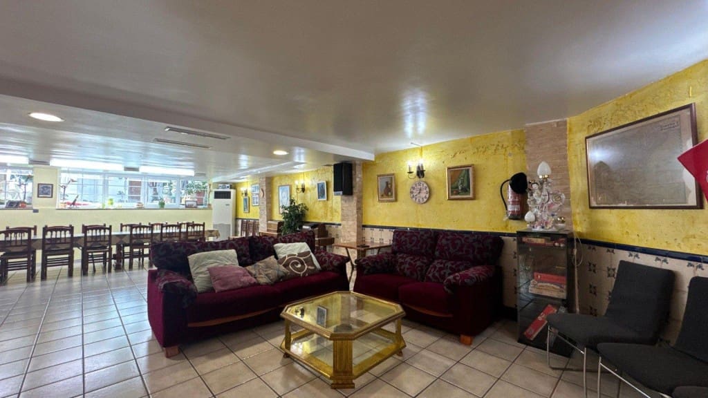 4 bedroom Villa for sale in Sax with pool garage - € 380,000 (Ref: 9595839)