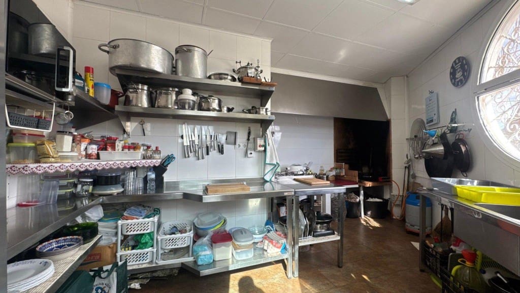 4 bedroom Villa for sale in Sax with pool garage - € 380,000 (Ref: 9595839)