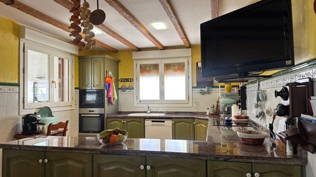 4 bedroom Villa for sale in Sax with pool garage - € 380,000 (Ref: 9595839)