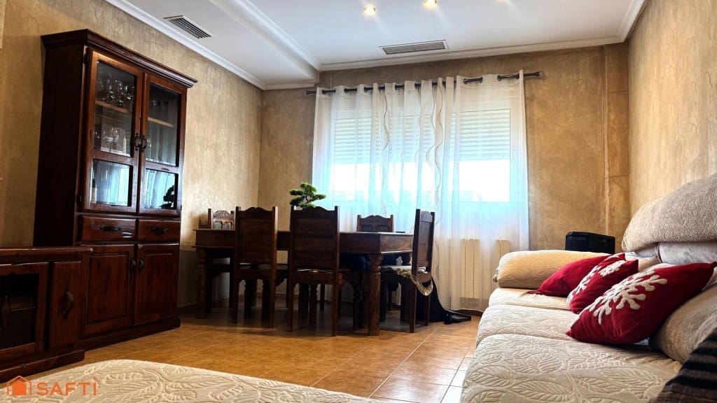 7 bedroom Terraced Villa for sale in Aspe with garage - € 261,000 (Ref: 9595843)