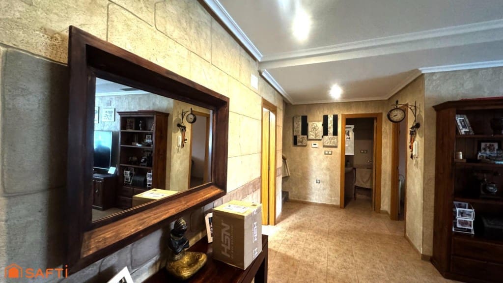 7 bedroom Terraced Villa for sale in Aspe with garage - € 261,000 (Ref: 9595843)