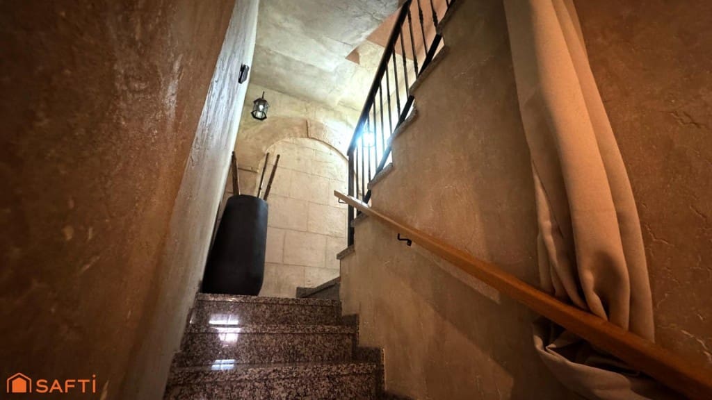 7 bedroom Terraced Villa for sale in Aspe with garage - € 261,000 (Ref: 9595843)