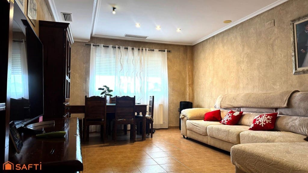 7 bedroom Terraced Villa for sale in Aspe with garage - € 261,000 (Ref: 9595843)