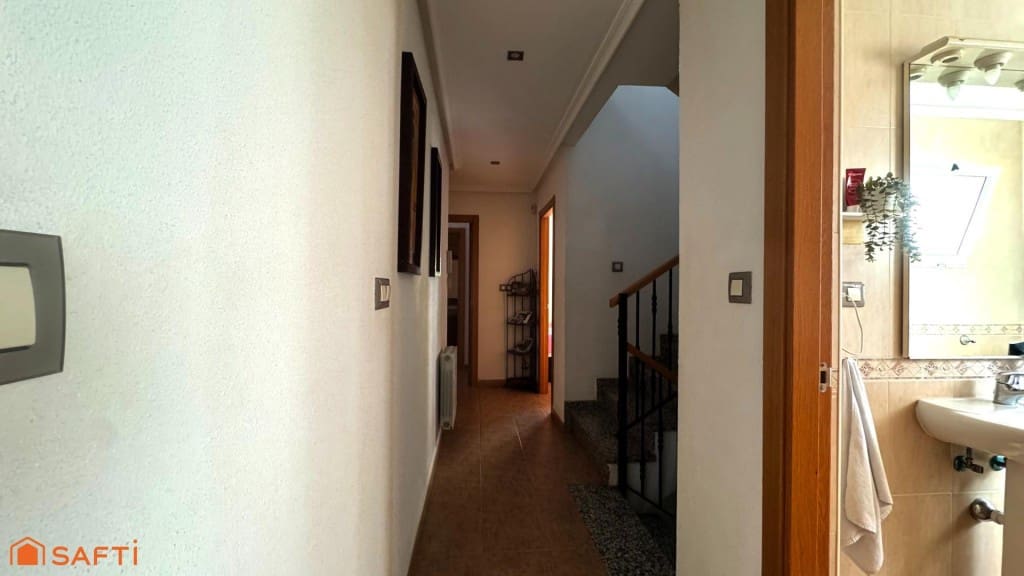 7 bedroom Terraced Villa for sale in Aspe with garage - € 261,000 (Ref: 9595843)