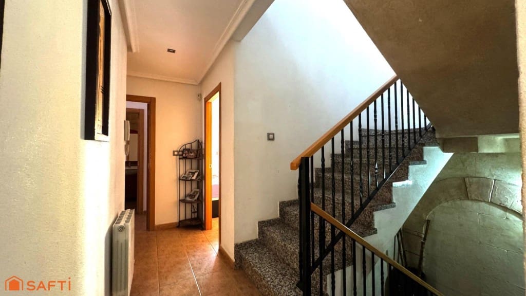 7 bedroom Terraced Villa for sale in Aspe with garage - € 261,000 (Ref: 9595843)