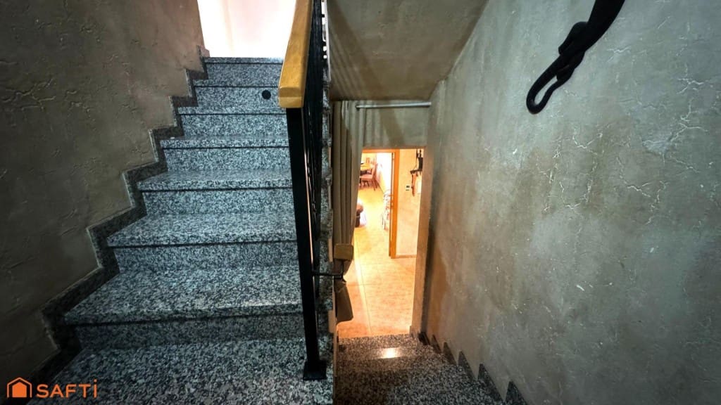 7 bedroom Terraced Villa for sale in Aspe with garage - € 261,000 (Ref: 9595843)