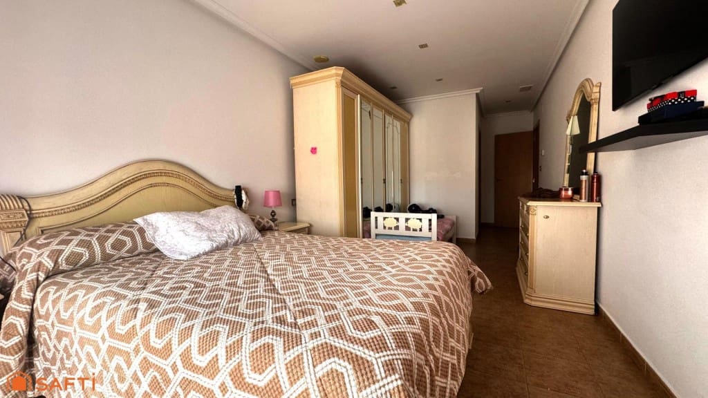 7 bedroom Terraced Villa for sale in Aspe with garage - € 261,000 (Ref: 9595843)