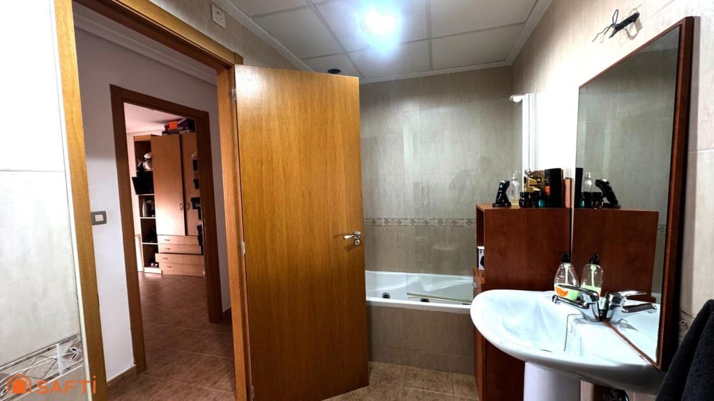 7 bedroom Terraced Villa for sale in Aspe with garage - € 261,000 (Ref: 9595843)