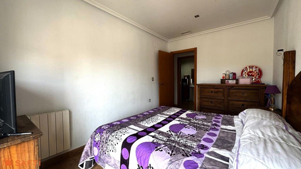 7 bedroom Terraced Villa for sale in Aspe with garage - € 261,000 (Ref: 9595843)