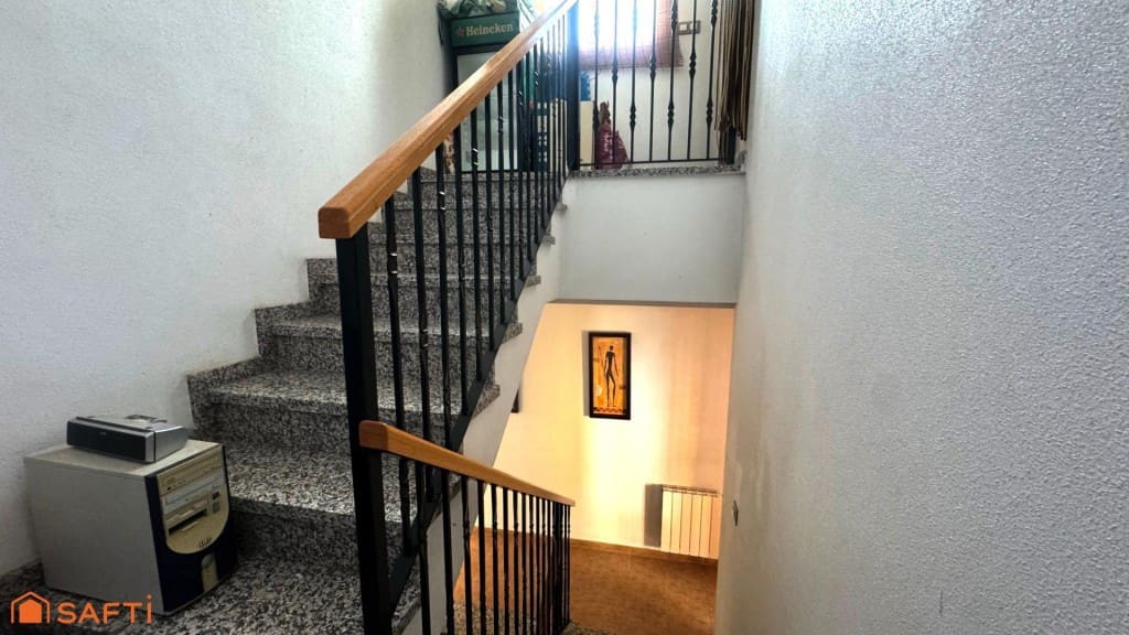 7 bedroom Terraced Villa for sale in Aspe with garage - € 261,000 (Ref: 9595843)