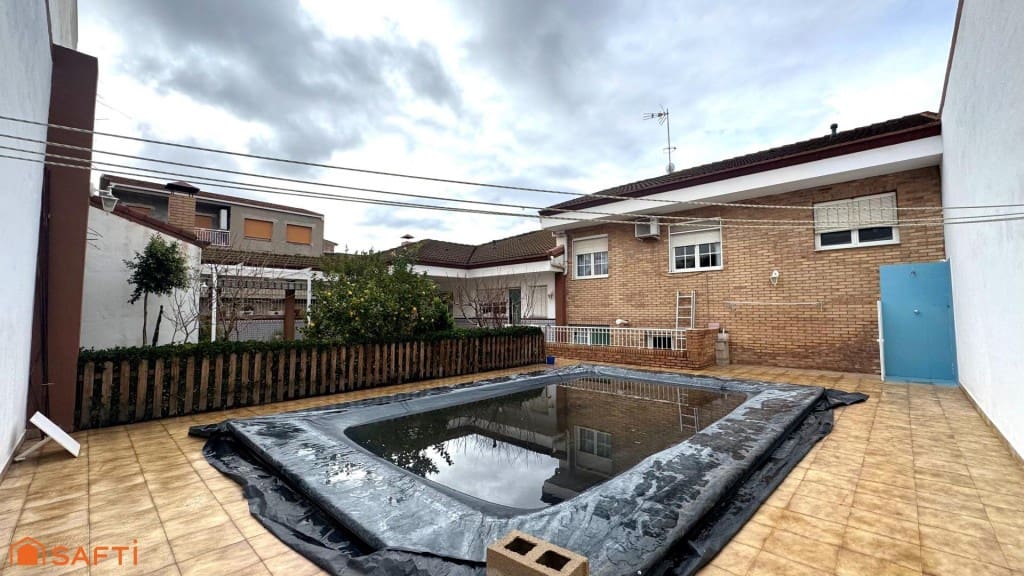 6 chambre Villa/Maison Mitoyenne à vendre à Sax avec piscine garage - 450 000 € (Ref: 9595845)