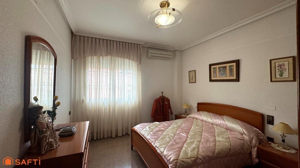 6 chambre Villa/Maison Mitoyenne à vendre à Sax avec piscine garage - 450 000 € (Ref: 9595845)