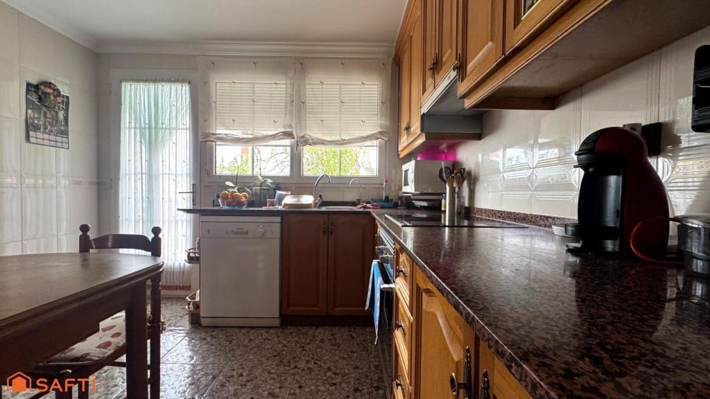 6 chambre Villa/Maison Mitoyenne à vendre à Sax avec piscine garage - 450 000 € (Ref: 9595845)