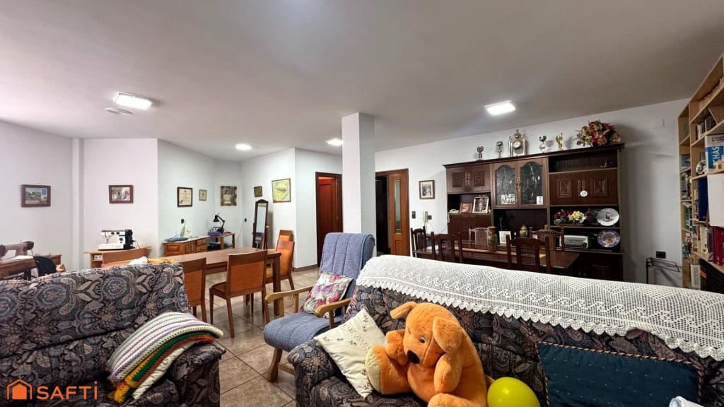 6 chambre Villa/Maison Mitoyenne à vendre à Sax avec piscine garage - 450 000 € (Ref: 9595845)