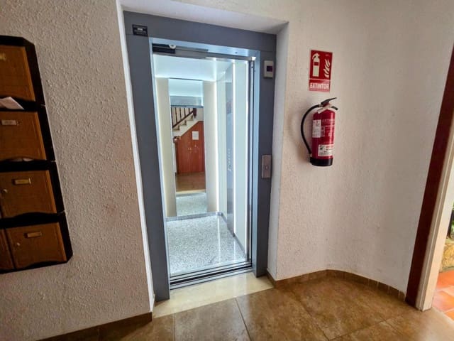3 sypialnia Apartament na sprzedaż w Blanes z basenem - 183 000 € (Ref: 9595852)