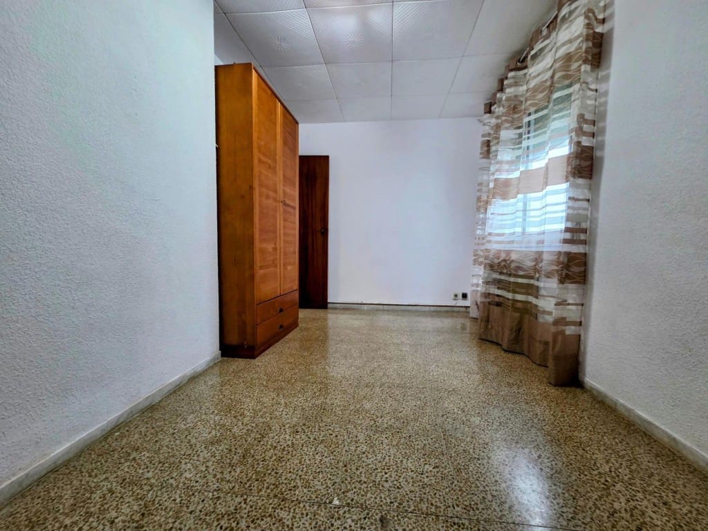 3 bedroom Apartment for sale in Blanes with pool - € 183,000 (Ref: 9595852)