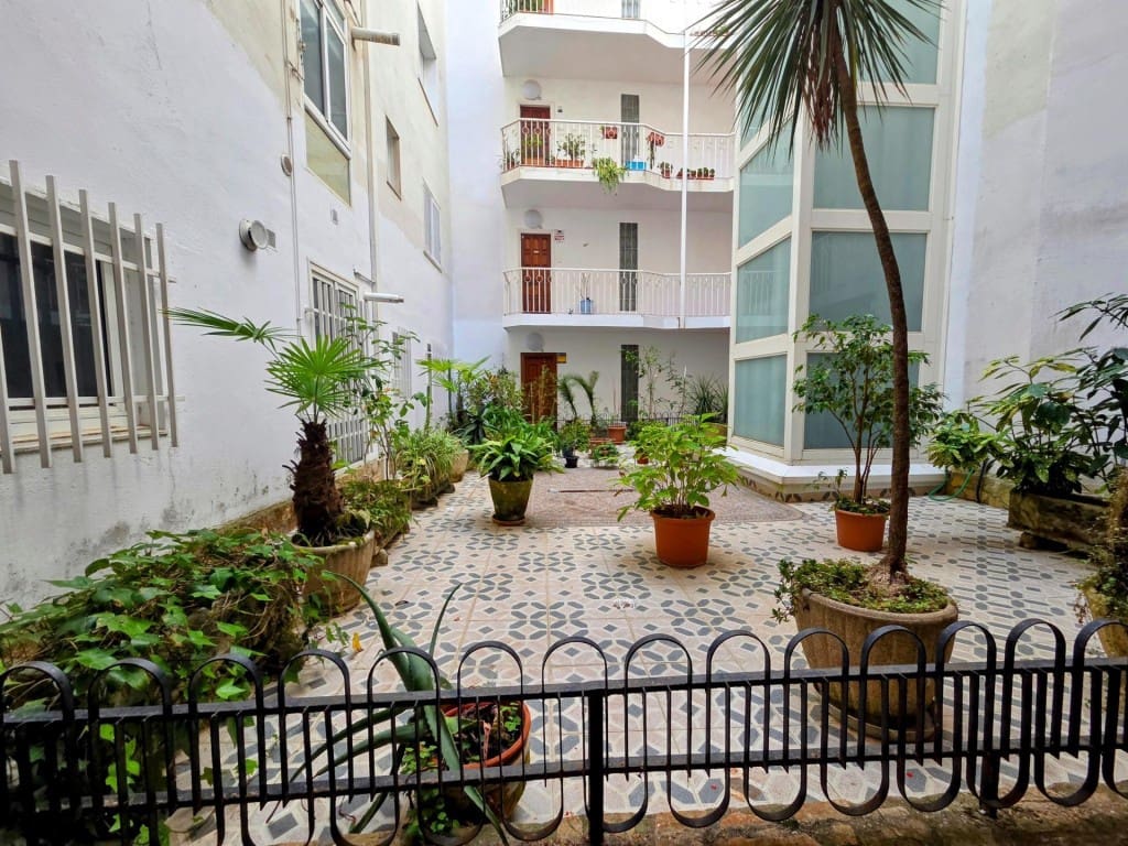 3 bedroom Apartment for sale in Blanes with pool - € 183,000 (Ref: 9595852)