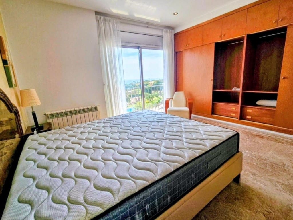 4 bedroom Villa for sale in Lloret de Mar with pool garage - € 650,000 (Ref: 9595853)