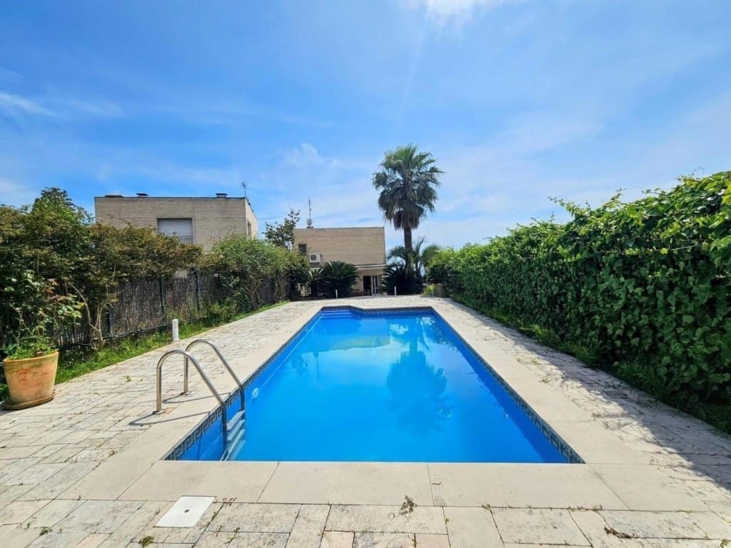 4 bedroom Villa for sale in Lloret de Mar with pool garage - € 650,000 (Ref: 9595853)