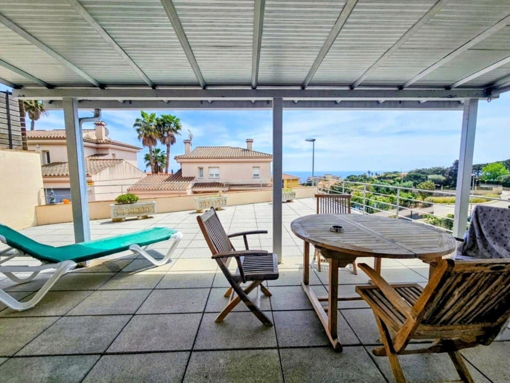 4 bedroom Villa for sale in Lloret de Mar with pool garage - € 650,000 (Ref: 9595853)