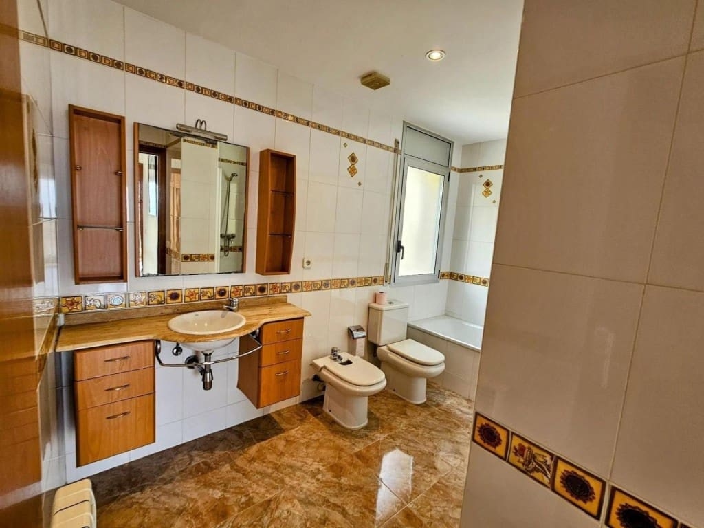 4 bedroom Villa for sale in Lloret de Mar with pool garage - € 650,000 (Ref: 9595853)