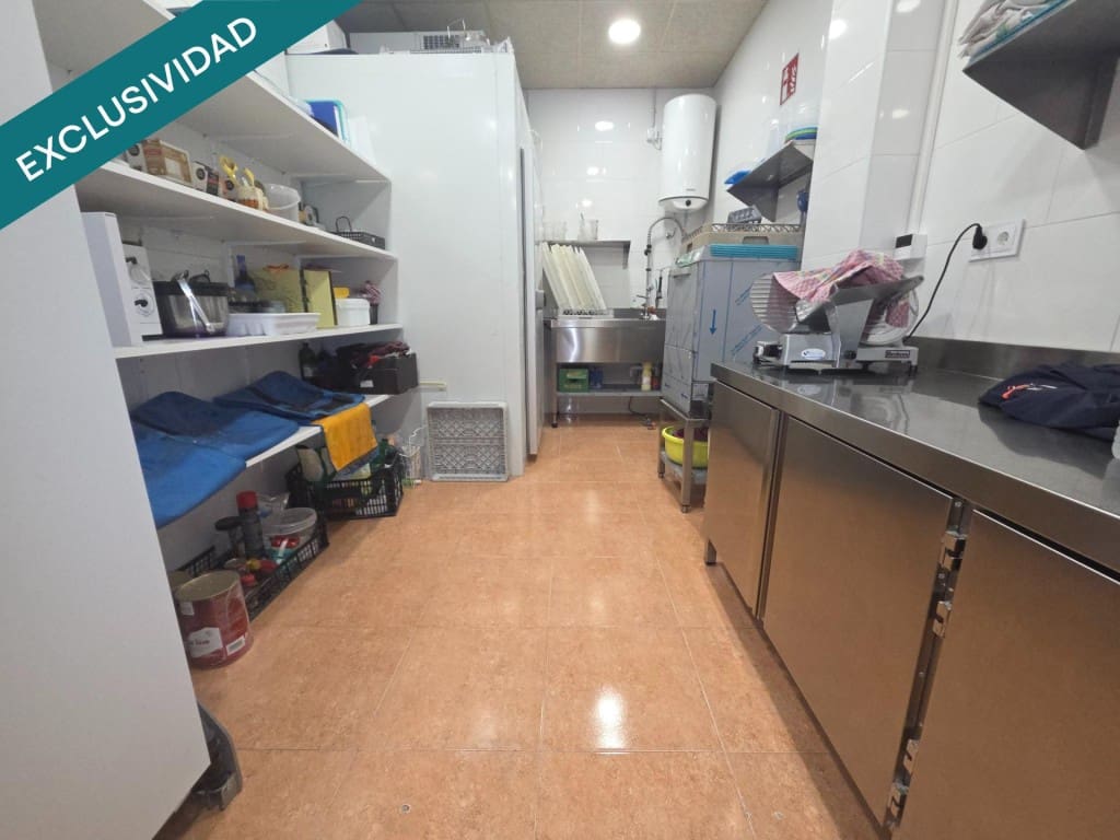 Kaupallinen myytävänä paikassa Malgrat de Mar - 70 000 € (Ref: 9595854)