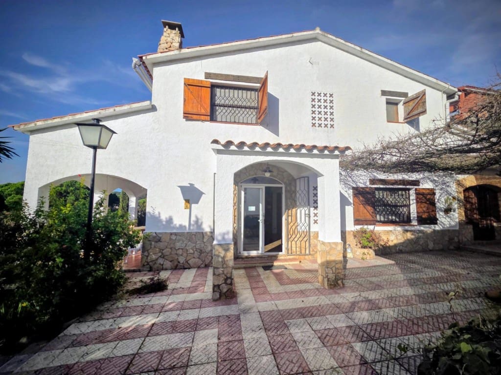 3 soverom Villa til salgs i Palafolls med svømmebasseng garasje - € 450 000 (Ref: 9595855)