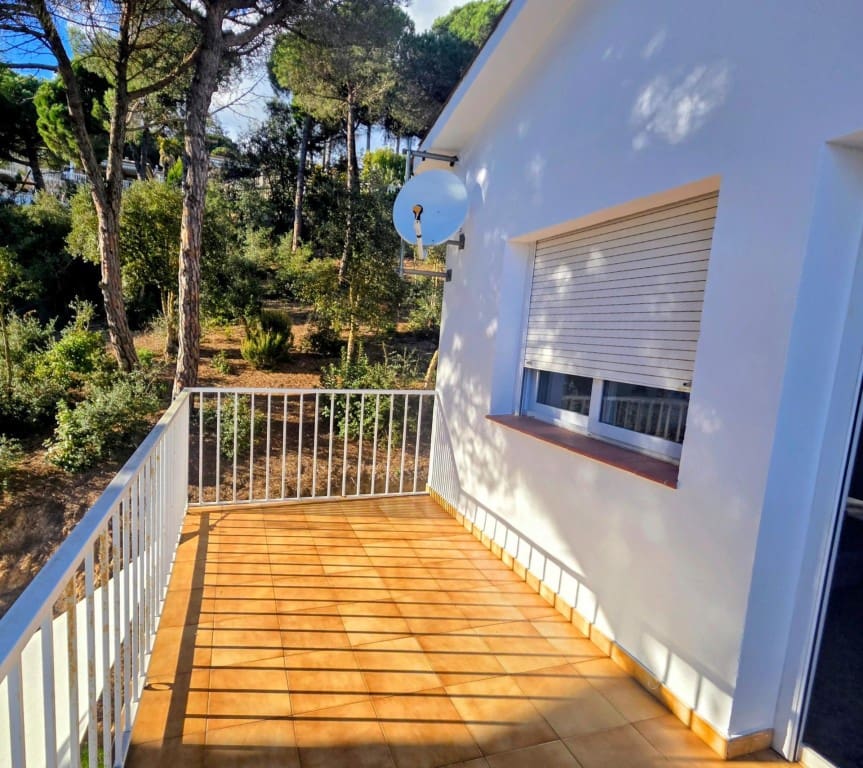 4 soveværelse Villa til salg i Lloret de Mar med garage - € 420.000 (Ref: 9595856)
