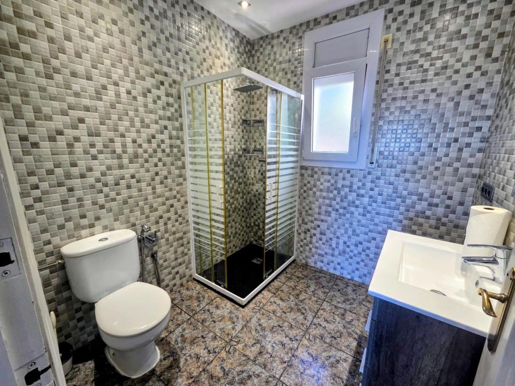 4 soveværelse Villa til salg i Lloret de Mar med garage - € 420.000 (Ref: 9595856)