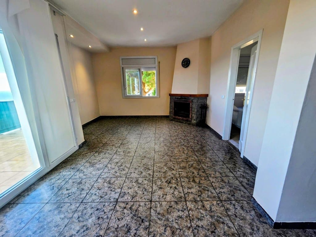 4 soveværelse Villa til salg i Lloret de Mar med garage - € 420.000 (Ref: 9595856)
